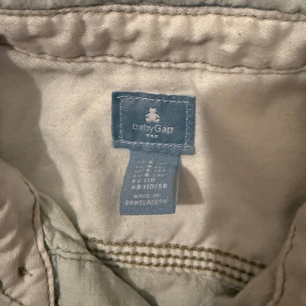 GAP chic button